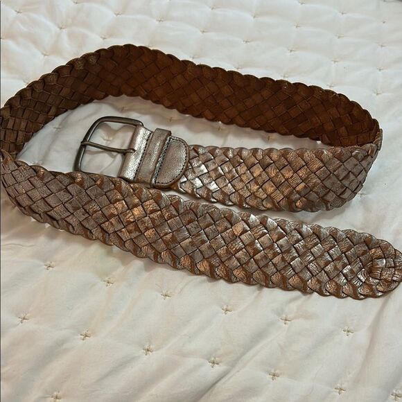 Fossil, metallic, weave leather belt with silver metallic sheen. - Picture 7 of 9
